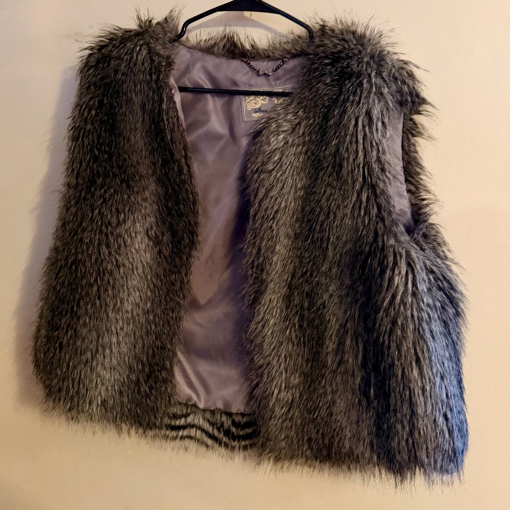 Steve Madden Gray Faux Fur Vest - never worn.